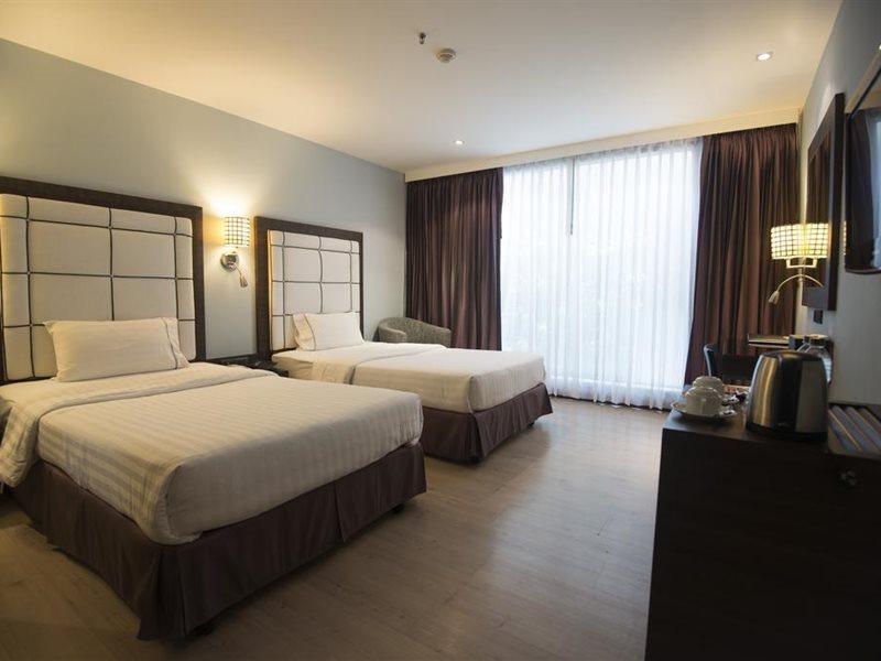 Sukhumvit Suites Hotel Бангкок Екстер'єр фото