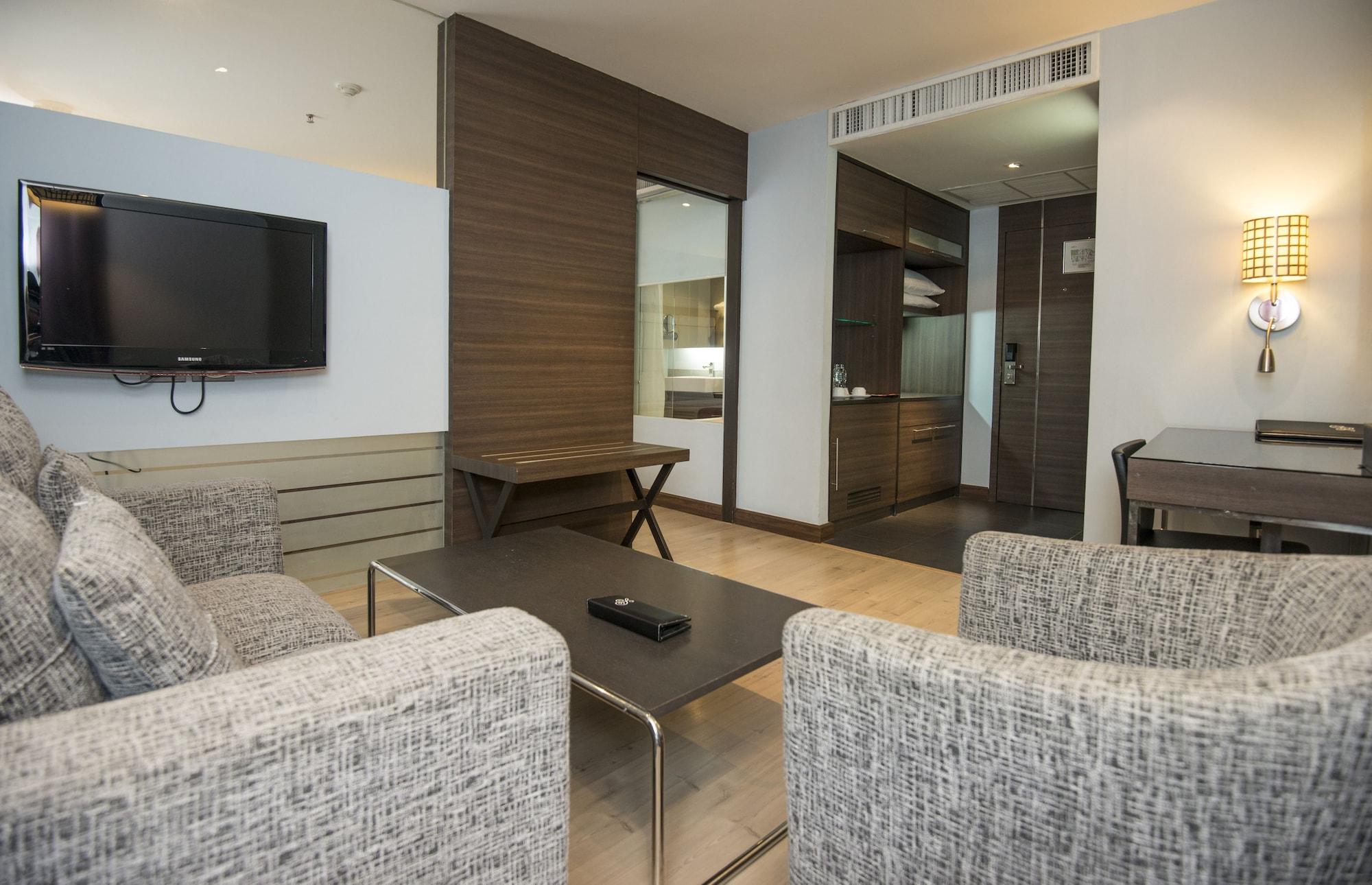 Sukhumvit Suites Hotel Бангкок Екстер'єр фото