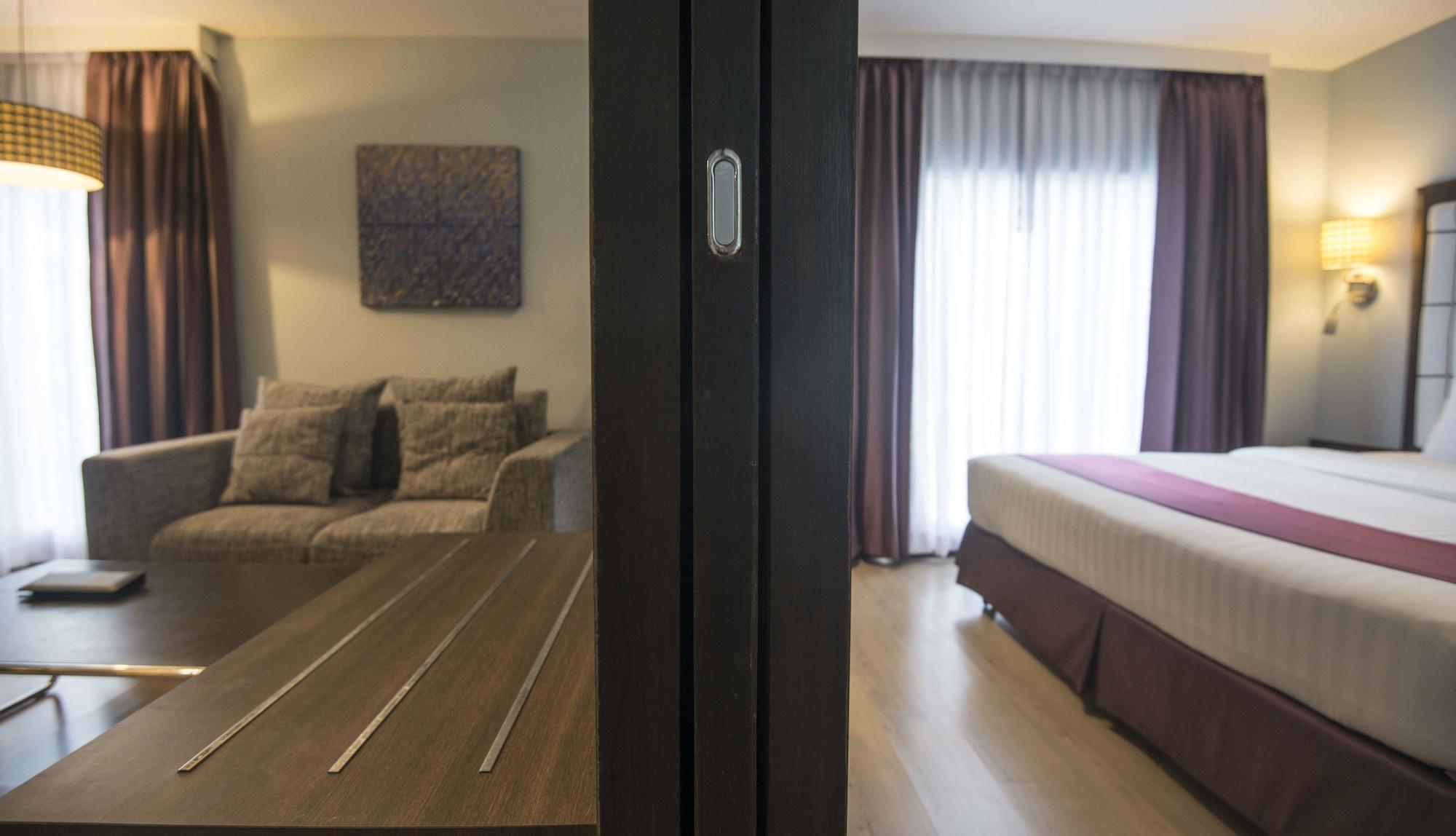 Sukhumvit Suites Hotel Бангкок Екстер'єр фото