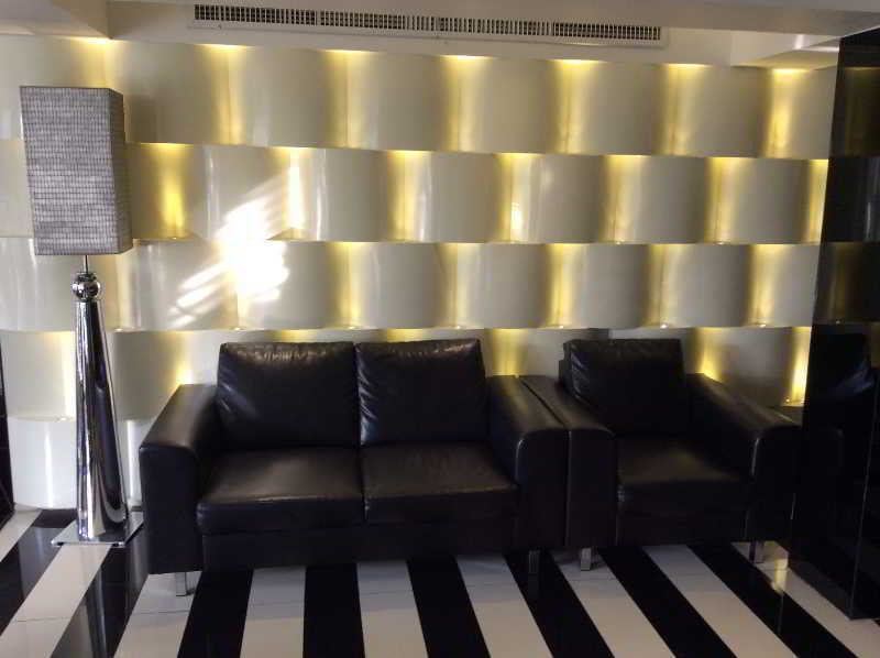 Sukhumvit Suites Hotel Бангкок Екстер'єр фото
