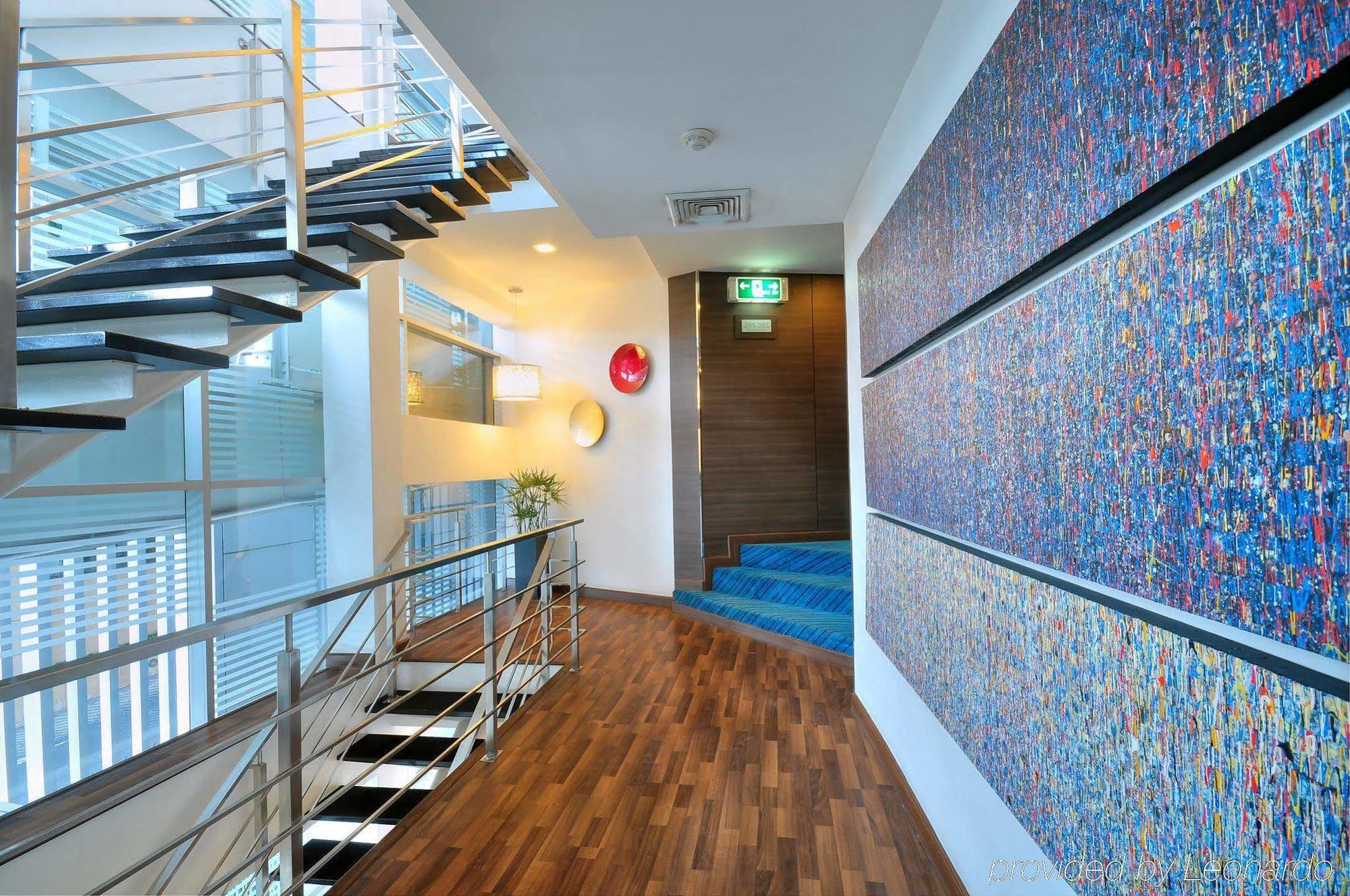 Sukhumvit Suites Hotel Бангкок Екстер'єр фото