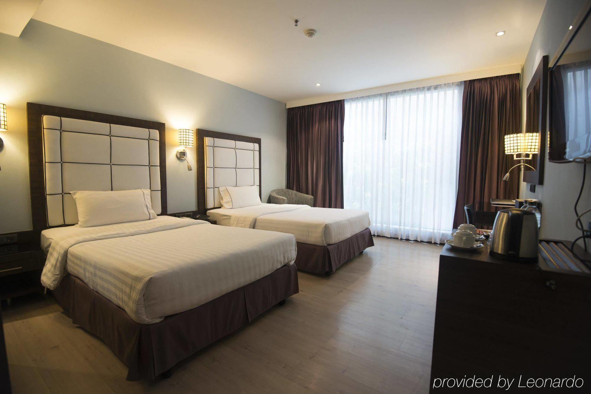 Sukhumvit Suites Hotel Бангкок Екстер'єр фото